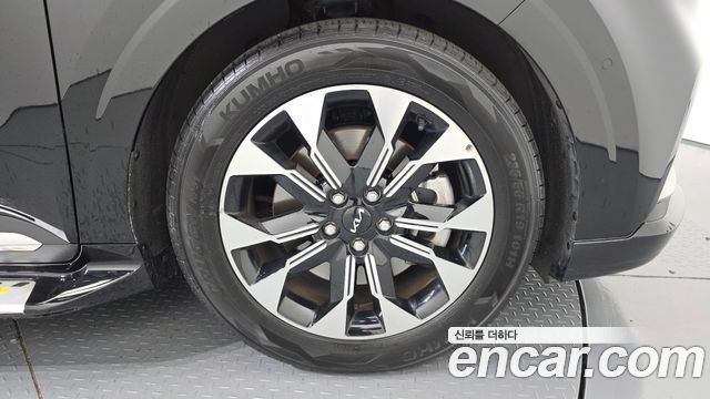 Kia Canival 2023 — photo 7