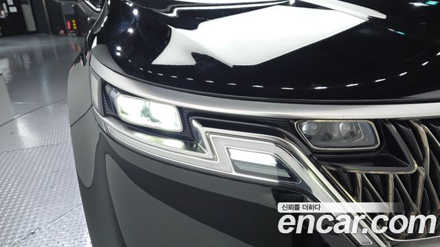 Kia Canival 2023 — photo 8