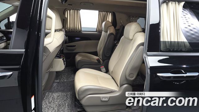 Kia Canival 2023 — photo 16
