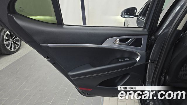 Genesis G70 2019 — photo 15