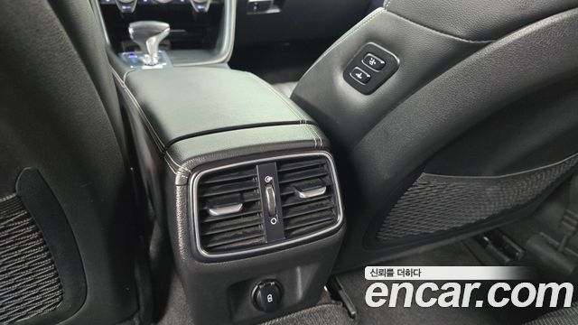 Genesis G70 2019 — photo 31