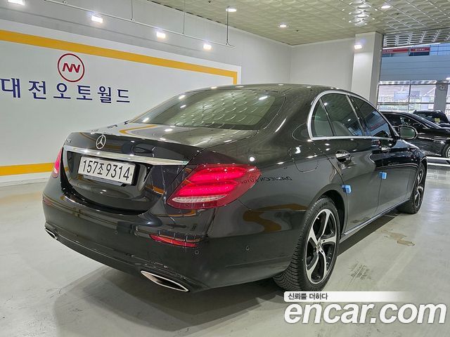 Mercedes-Benz E-Class 2020 — photo 3