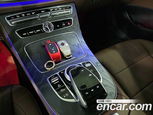 Mercedes-Benz E-Class 2020 — photo 12