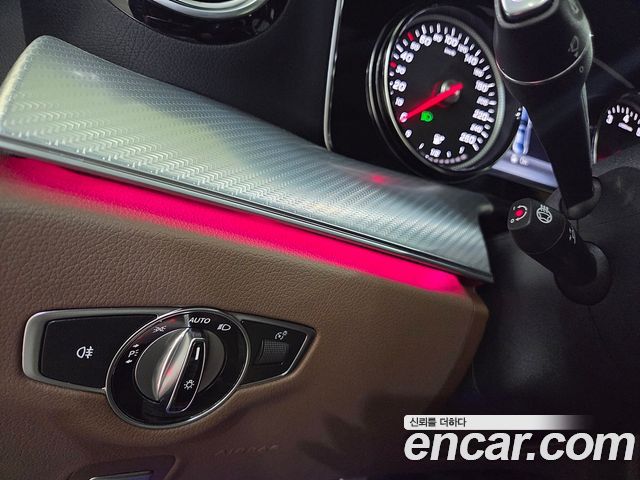 Mercedes-Benz E-Class 2020 — photo 13