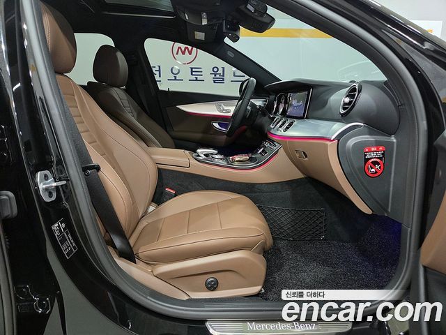 Mercedes-Benz E-Class 2020 — photo 18