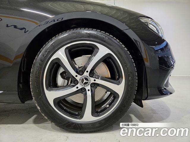 Mercedes-Benz E-Class 2020 — photo 20