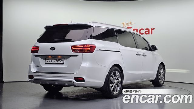 Kia Canival 2019 — photo 2