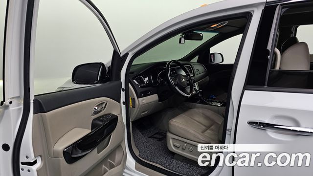 Kia Canival 2019 — photo 10