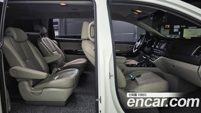 Kia Canival 2019 — photo 12