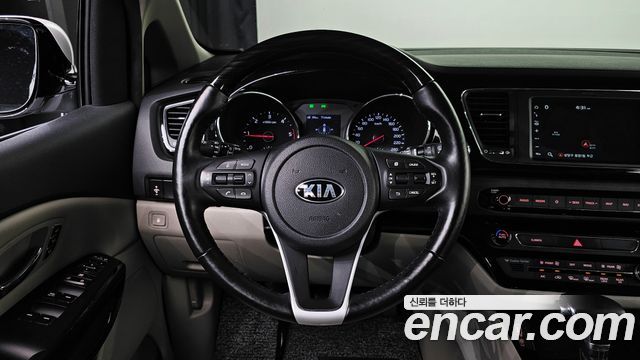 Kia Canival 2019 — photo 14