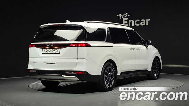 Kia Canival 2023 — photo 2