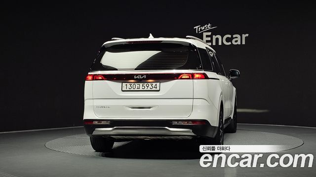 Kia Canival 2023 — photo 4