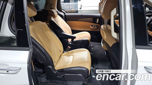 Kia Canival 2023 — photo 16