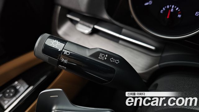 Kia Canival 2023 — photo 30