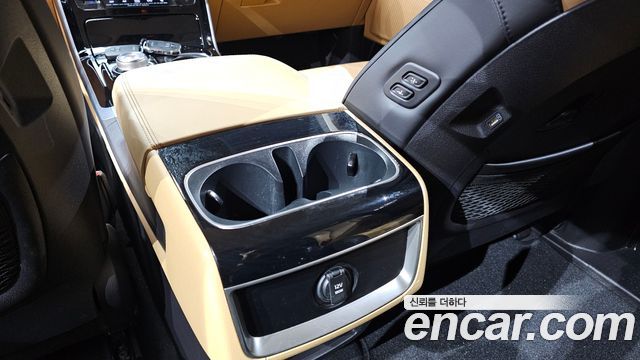 Kia Canival 2023 — photo 33
