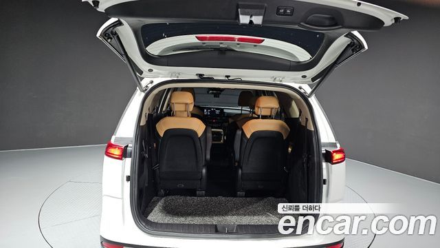 Kia Canival 2023 — photo 34