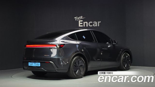 Tesla Model Y 2026 — photo 2