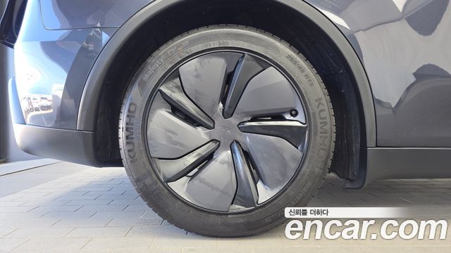 Tesla Model Y 2026 — photo 5