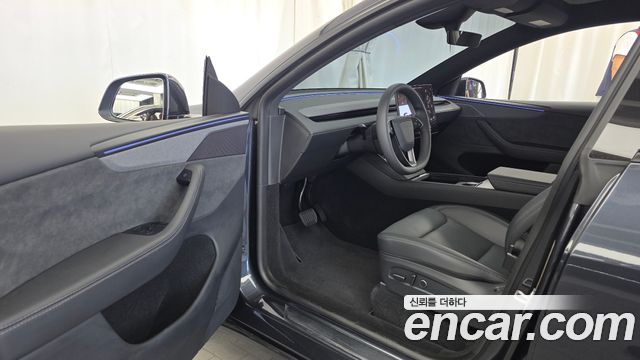 Tesla Model Y 2026 — photo 13