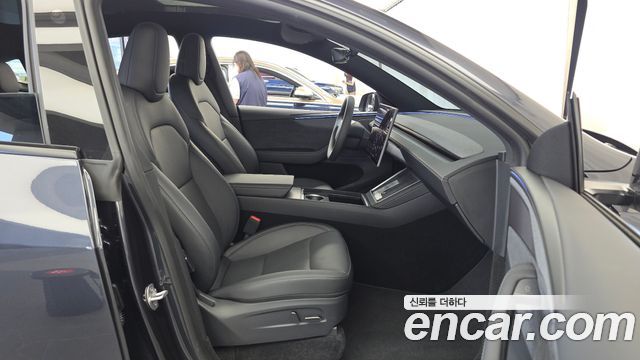Tesla Model Y 2026 — photo 17