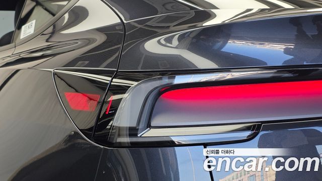 Tesla Model Y 2026 — photo 9