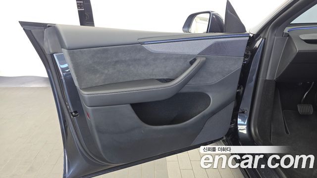 Tesla Model Y 2026 — photo 14