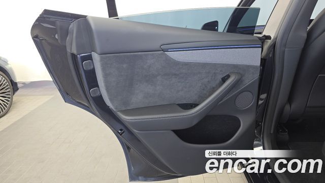 Tesla Model Y 2026 — photo 15