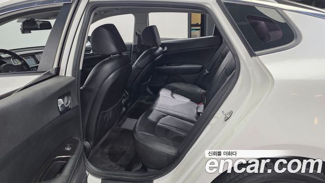Kia K5 2016 — photo 11