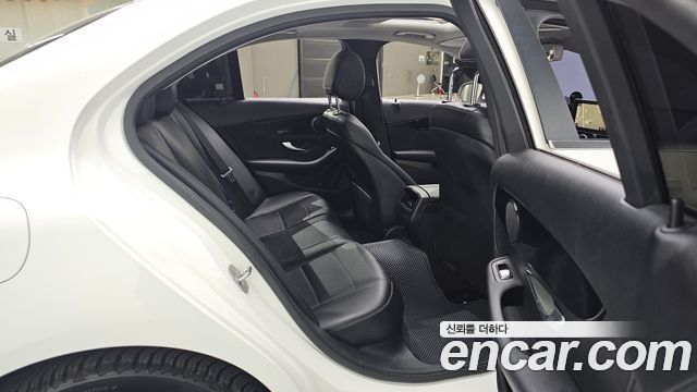 Mercedes-Benz C-Class 2017 — photo 11