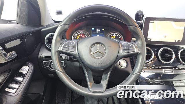 Mercedes-Benz C-Class 2017 — photo 14