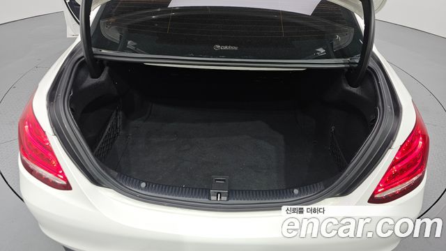 Mercedes-Benz C-Class 2017 — photo 16