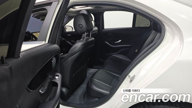 Mercedes-Benz C-Class 2017 — photo 17