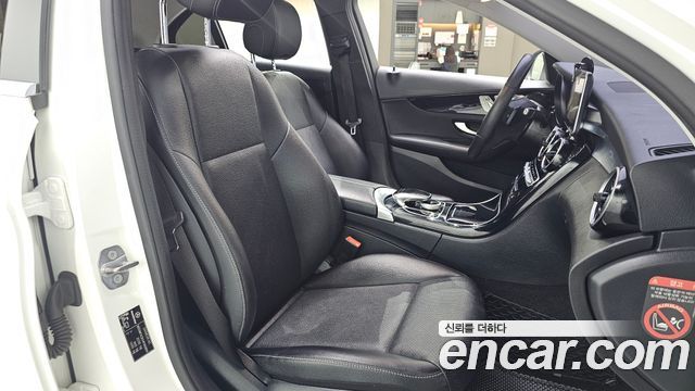 Mercedes-Benz C-Class 2017 — photo 18