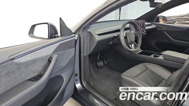 Tesla Model Y 2026 — photo 13