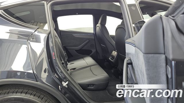 Tesla Model Y 2026 — photo 18
