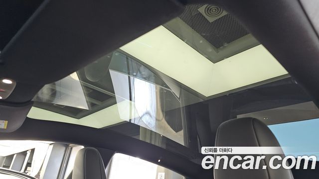 Tesla Model Y 2026 — photo 23