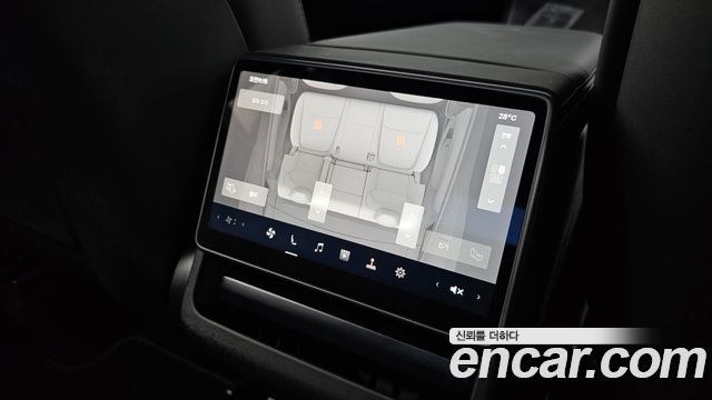 Tesla Model Y 2026 — photo 25