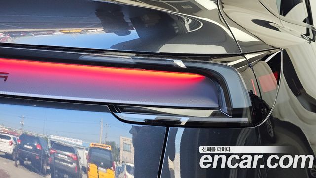 Tesla Model Y 2026 — photo 9