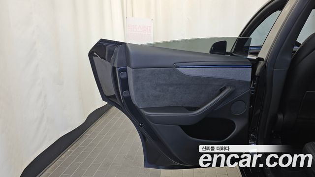 Tesla Model Y 2026 — photo 15