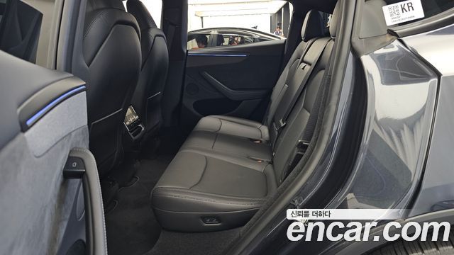 Tesla Model Y 2026 — photo 16