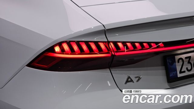 Audi A7 2021 — photo 9