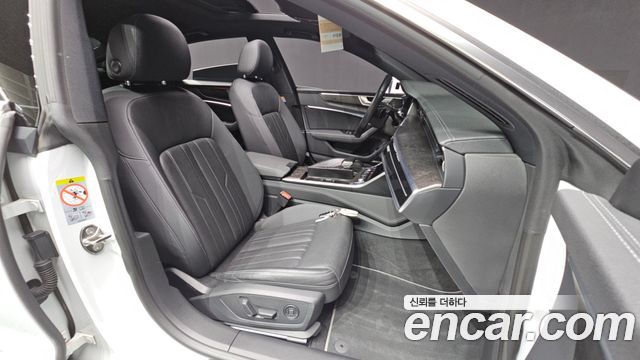 Audi A7 2021 — photo 16