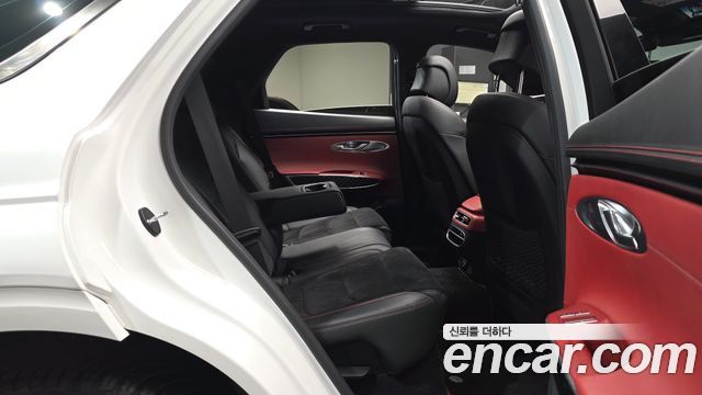 Genesis GV70 2022 — photo 17