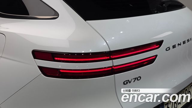 Genesis GV70 2022 — photo 9