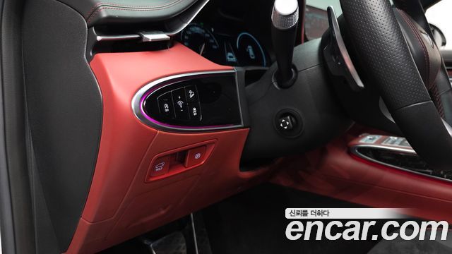 Genesis GV70 2022 — photo 29