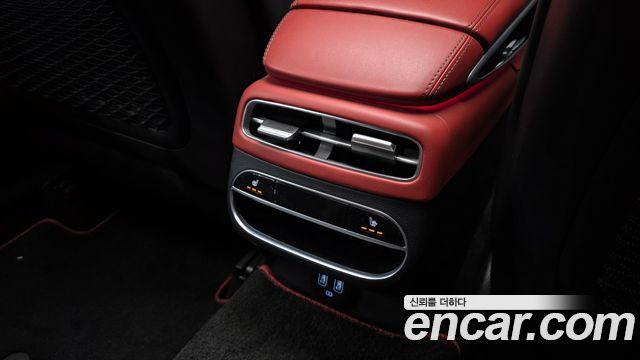 Genesis GV70 2022 — photo 32