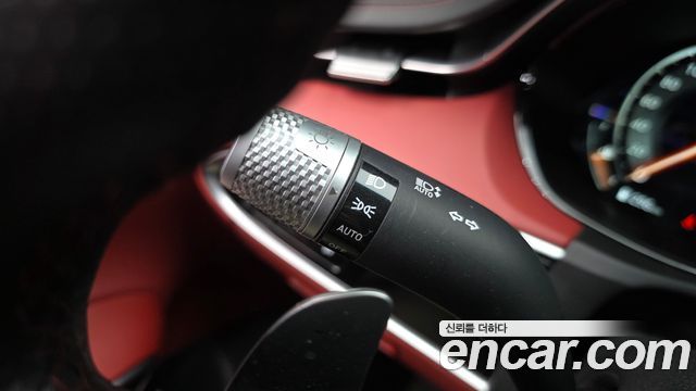 Genesis GV70 2022 — photo 35