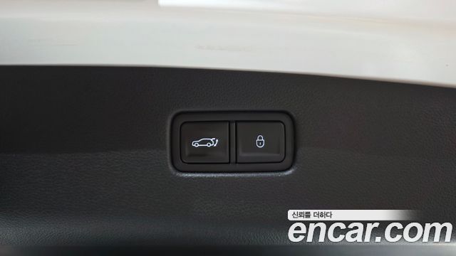 Genesis GV70 2022 — photo 39