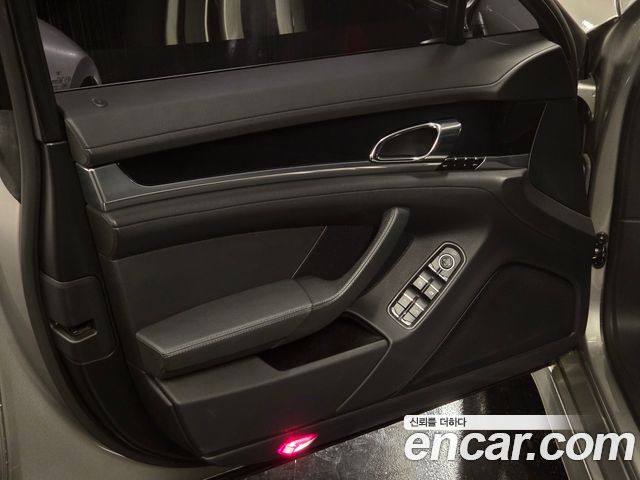 Porsche Panamera 2011 — photo 12