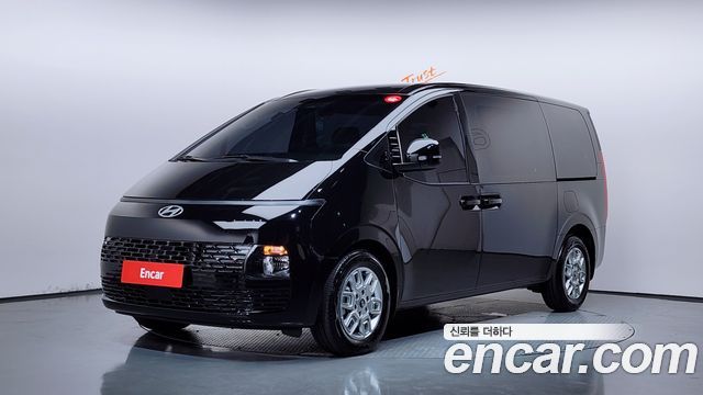 Hyundai Staria 2025 — photo 1